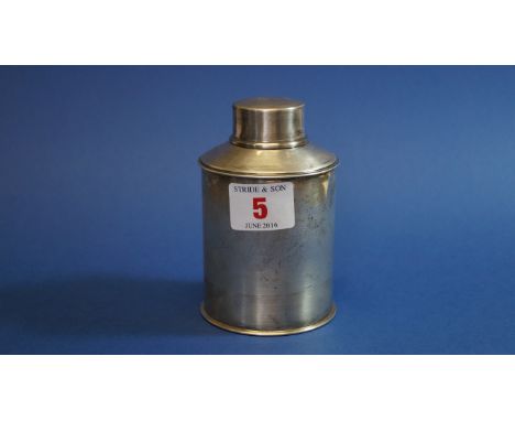 A silver tea cannister and cover, by W Hutton & Sons Ltd, Birmingham 1928, 10cm, 80g.