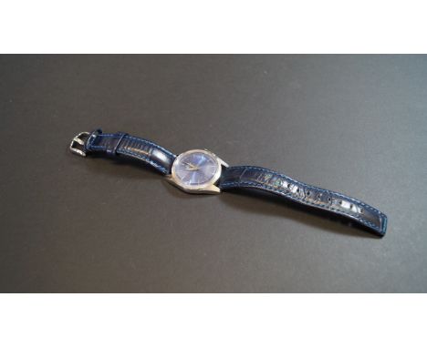 A vintage Zenith Gentleman's wristwatch, having blue dial, on replacement leather strap. Condition Report: Slight damage to s