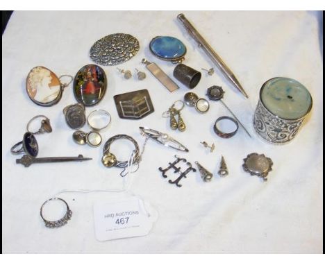 Various collectable silver and other items 