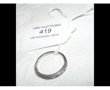 A lady's elegant diamond ring 