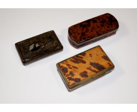 A tortoiseshell and horn snuff box of rectangular outline, the lid with tortoiseshell panel, 8.5 cm wide; a faux tortoiseshel