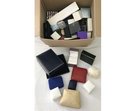 A box of empty jewellery boxes to include boxes for rings, bracelets and watches. To include vintage. 