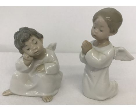 2 Lladro ceramic angel figurines. #4538 Angel Praying and #4539 Angel thinking. In original boxes. Tallest approx. 13.5cm tal
