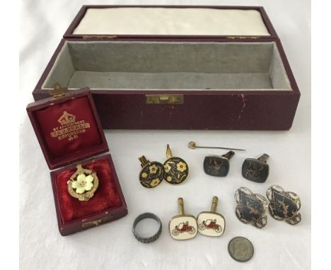 A vintage burgundy coloured jewellery box containing a small quantity of assorted jewellery items. To include; 3 pairs of cuf