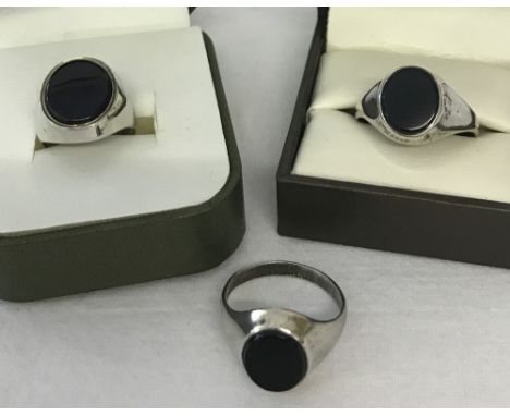 3 silver gents signet rings set with black onyx. Ring sizes T½, S½ and K½. 