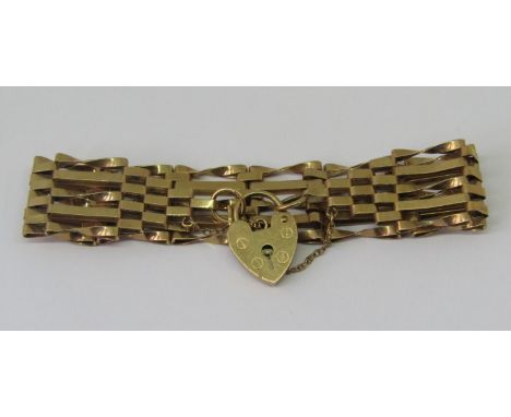 9ct twisted gate link bracelet with heart padlock clasp, 10.2g 
