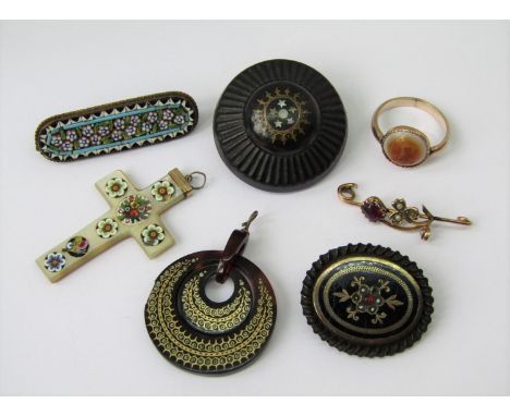 Mixed group of antique jewellery comprising a yellow metal ring with agate intaglio depicting a shrimp, a yellow metal garnet