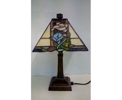 Tiffany style table lamp with inline switch, height 34cm 