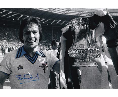 Football Autographed Stuart Pearson 12 X 8 Photo : Colorized, Depicting West Ham United's Stuart Pearson Holding Aloft The Fa
