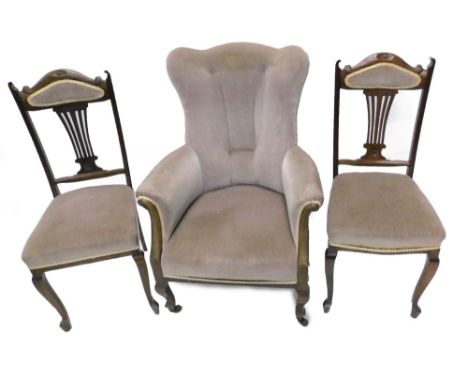An Edwardian stained beech button back armchair, on cabriole legs, with ceramic castors, and two side chairs.