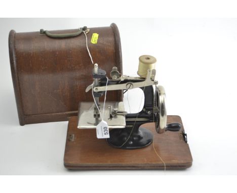 Mini travelling manual sewing machine, stamped 'foreign' 24cm x 15.5cm x H18.5cm 