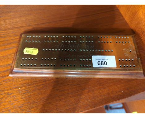 Wood and brass cribbage board, engraved 'Oxford Inn Devonport' 