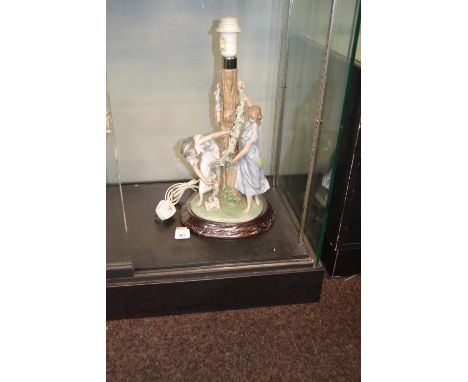 Lladro lamp 1607 with box and plinth, total height 50cm, inc. plinth