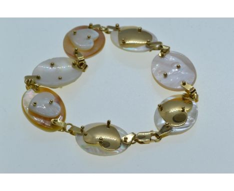 18ct gold & mother-of-pearl bracelet, each shell panel with a gold or shell heart motif, circumference 180mm, 12.6 grams 