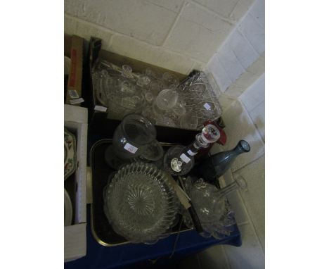 LARGE BOX CONTAINING PRESSED GLASS SUNDAE DISHES, BOWLS, DECANTER, CRANBERRY VASE ETC (2)   