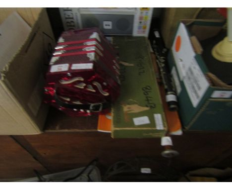MIXED LOT CONTAINING A RECORDER, A PART CLARINET, A SQUEEZEBOX ETC   