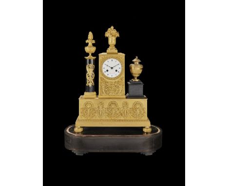 OROLOGIO DA TAVOLO Stiennon, Parigi, XIX secolo Bronzo dorato e dipinto e legno ebanizzato, con base rettangolare, quadrante 