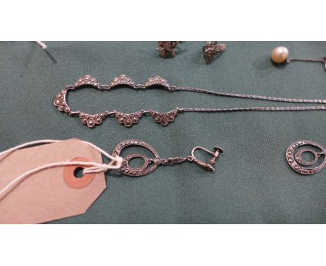 An Edwardian belcher link chain (29gms no hallmark), collection of screw and clip earrings, delicate necklace set with marcas