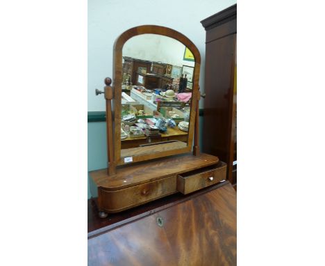 Georgian figured mahogany dressing mirror fitted 2 lower drawers, the mirror with pillared supports all on 4 bobbin feet
