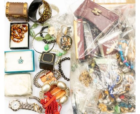 A collection of costume jewellery to include vintage brooches, Napier and Sphinx, paste set rings, brooches, along with earri