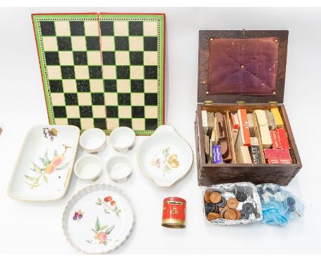A cased mid 20th Century Singer sewing machine, few Evesham kitchen wares and carved wooden box containing vintage card games