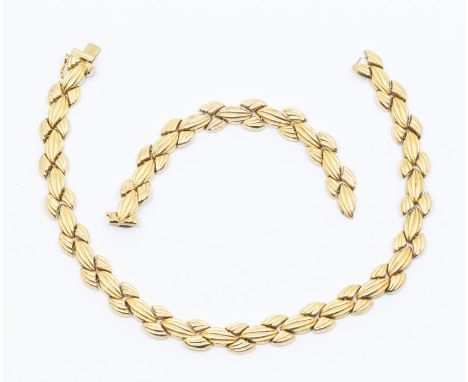 A vintage 9ct gold articulated fancy link necklace comprising marquise and trillion shaped links with ridged texture, width a
