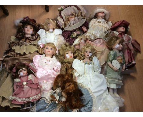 A collection of vintage porcelain dolls (11)