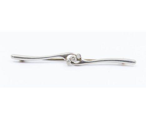 Edwardian 15ct gold and platinum diamond three-stone bar brooch, the centre comprising a row of three rub over set diamonds, 