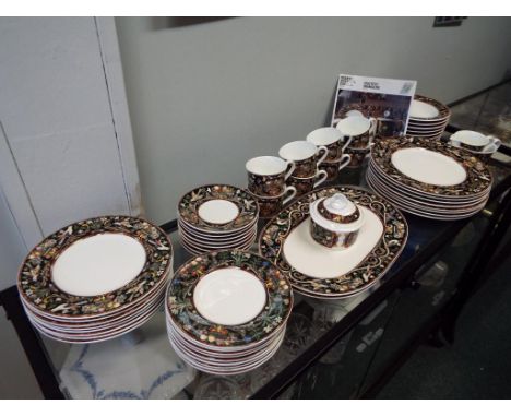 Gallo dinner service - 56 pieces of ceramic tableware from the Gallo Design Collection decorated in the Intarsia pattern, app