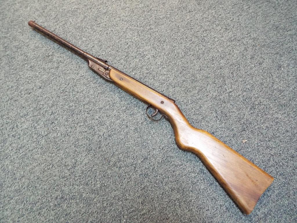 A Diana model 16 air rifle in .177 cal. NOTE: Please read 'Important ...