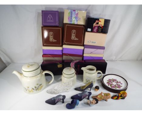 A good lot to include ceramic table ware by Royal Doulton, Hornsea, approximately 20, predominantly boxed, collectors models 