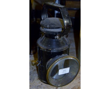 OLD COACH LAMP     