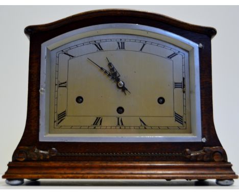 OAK CASED CHIMING MANTLE CLOCK     