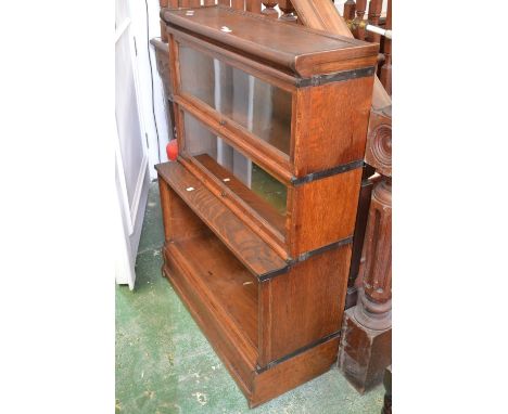 An oak Globe Wernicke bookcase, two tiers to top, projecting base 121cm high x 86.5cm wide.