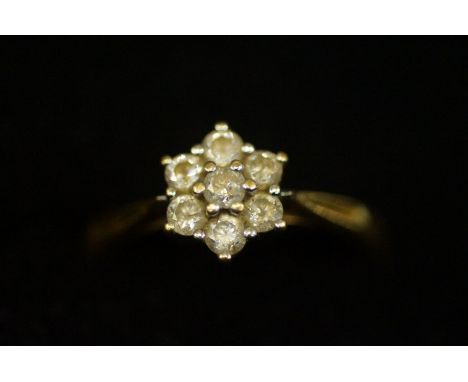 18ct gold ring set with 7 diamonds