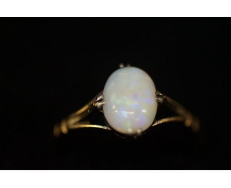 18 ct gold ring set with single oval opal size- M 