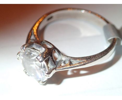 Sterling silver solitaire ring 