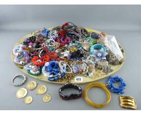 Good collection of vintage and other costume jewellery