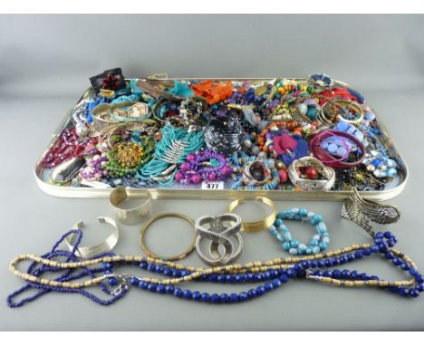 Good tray of vintage costume jewellery