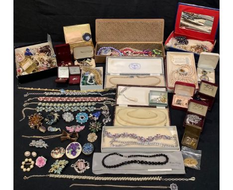 Costume Jewellery - beads, faux pearls, brooches set with paste stones; 1960s and later other fashion jewellery, necklaces, b