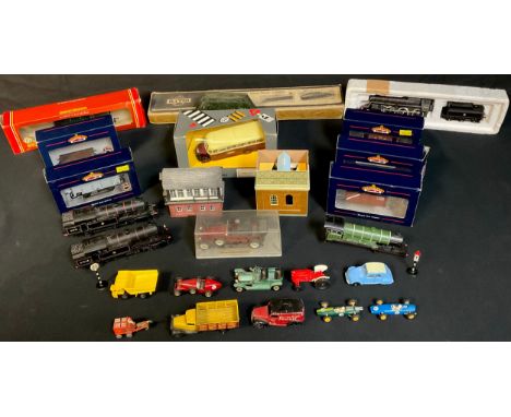 Trains, OO Gauge locomotives and rolling stock including Bachmann (quantity); various die-cast models etc 