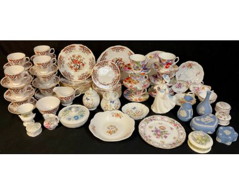 Ceramics - a Colclough teas service for twelve; a Royal Crown Derby Antoinette tea cup; others, Posies; Wedgwood Jasperware; 