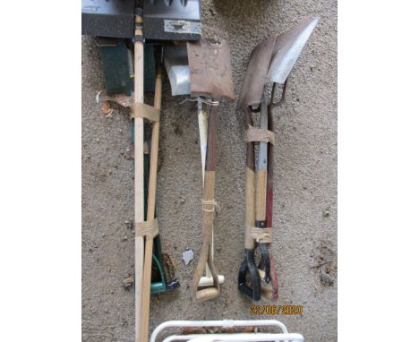 QUANTITY OF VARIOUS SPADES, FORKS AND OTHER GARDEN TOOLS