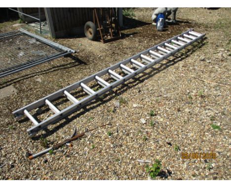 ALUMINIUM EXTENDING LADDER