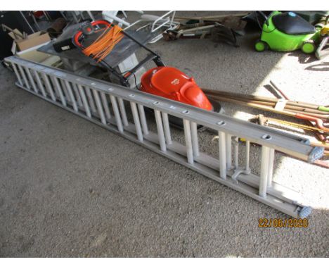 THIRTY RUNG ALUMINIUM EXTENDING LADDER