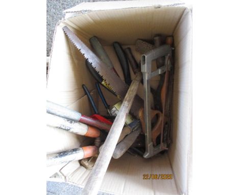 BOX OF VARIOUS GARDEN TOOLS