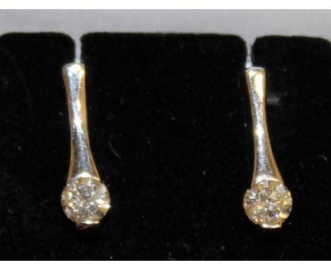 A PAIR OF DIAMOND DROP EARRINGS set in 14ct white gold.