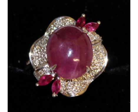 A GOOD DIAMOND AND CABOCHON RUBY RING, set in 18ct white gold.