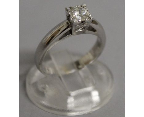 A GOOD SOLITAIRE DIAMOND RING in white gold.