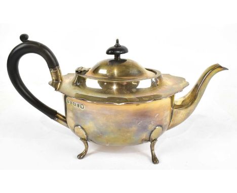 ELKINGTON &amp; CO; a George V hallmarked silver teapot of oval form, Birmingham 1935, approx weight 18.88ozt/587g.The teapot